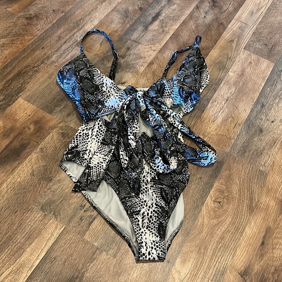 Aerie Snakeskin One Piece Swimsuit sz M - Picture 3 of 7